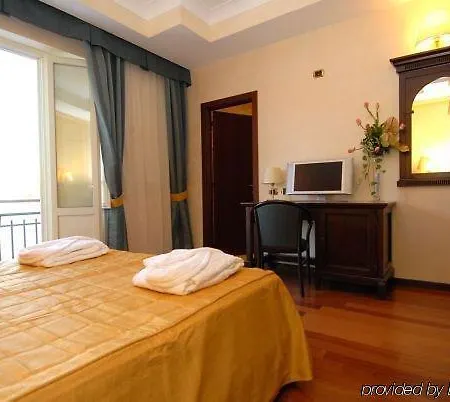 Teocrito Hotel 3*