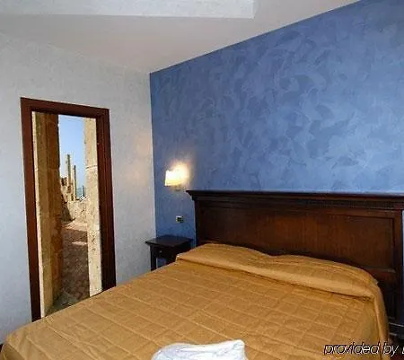 Teocrito Hotell