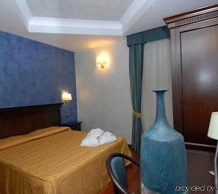 Hotell Teocrito 3*