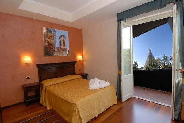 泰欧克里托酒店 3*