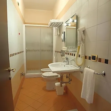 Teocrito Hotel 3*